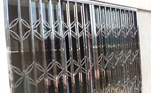 南陽金利淺談:不銹鋼門的清潔及安裝有哪些？