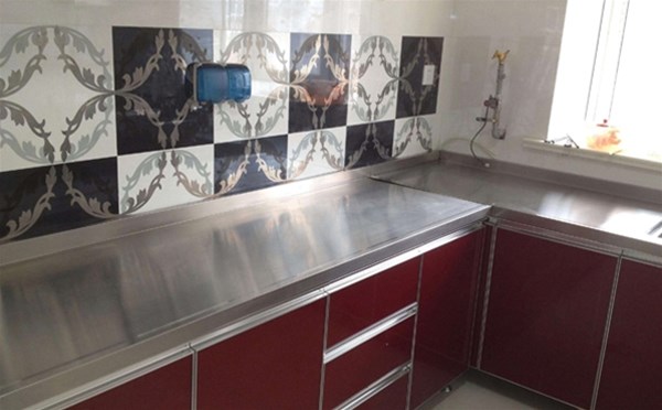 不銹鋼櫥柜的門板保養(yǎng)技巧是什么？