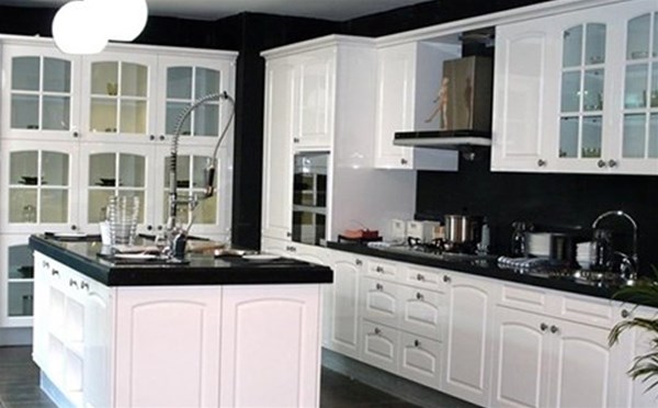 不銹鋼櫥柜好嗎？不銹鋼櫥柜優(yōu)缺點(diǎn)分析